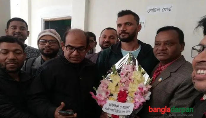 নড়াইলে এমপি মাশরাফিকে ফুলের শুভেচ্ছা জানান সরকারি ভিক্টোরিয়া কলেজের অধ্যক্ষ প্রফেসর খান শাহাবুদ্দিনসহ শিক্ষক ও কর্মচারীবৃন্দ