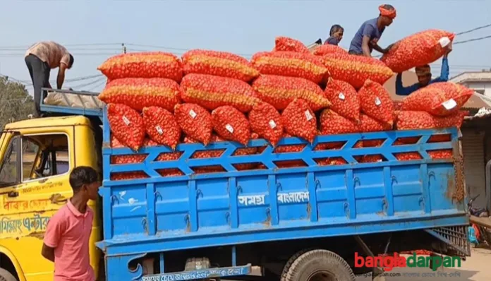 পেয়াজের দাম সেঞ্চুরি ছাড়িয়েছে