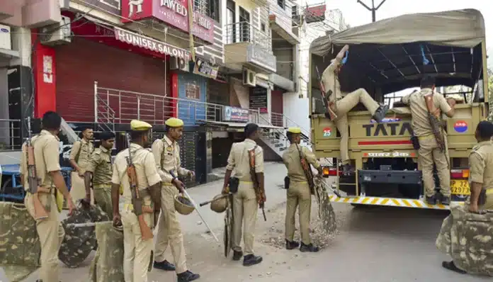 মদপানে বাধা দেয়ায় স্ত্রীকে জীবন্ত পুড়িয়ে মারলেন স্বামী