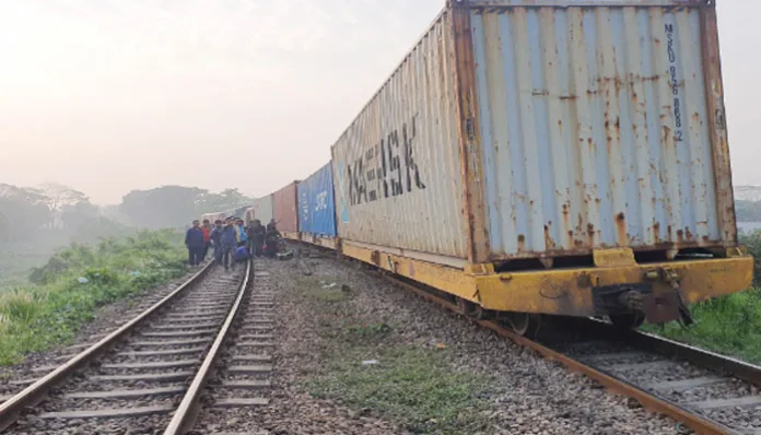 ৬ ঘণ্টা পর ঢাকা-চট্টগ্রাম-সিলেট ট্রেন চলাচল স্বাভাবিক