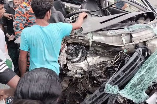 গোপালগঞ্জে বাস-মাইক্রোবাস সংঘর্ষে নিহতের সংখ্যা বেড়ে ২